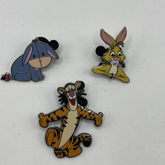 Disney Winnie The Pooh & Friends Collection Enamel Pins Lot Of 3 Lapel Pins Vntg - Picture 1 of 3